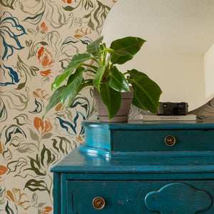 Studio wallpaper by Curate Space in a room