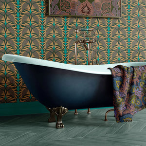 Plume wallpaper by Tatie Lou in teal, Deco plumes in a bathroom